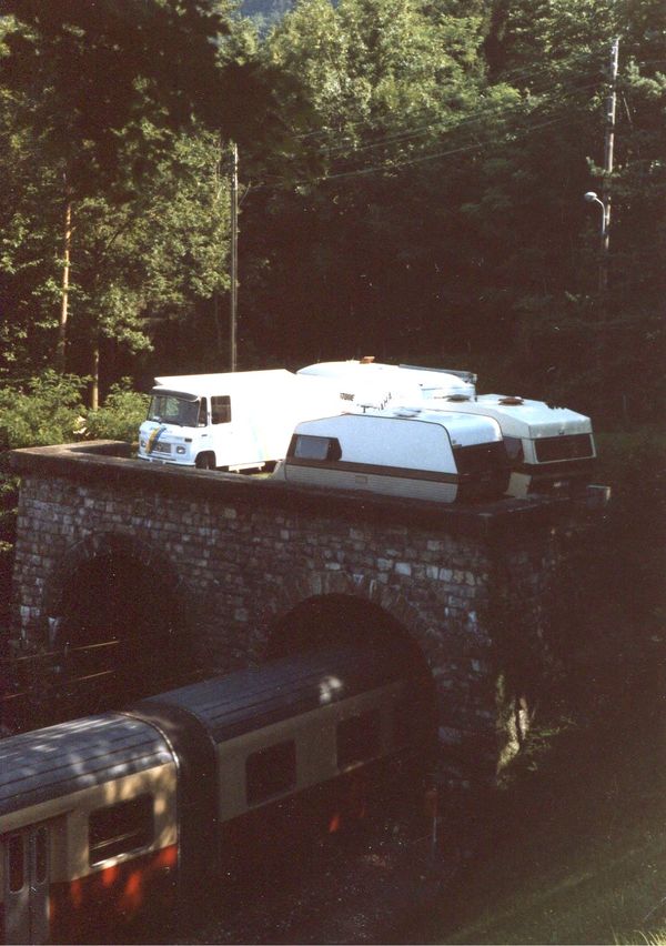 Rauhallinen yöparkki Sveitsissä 1986